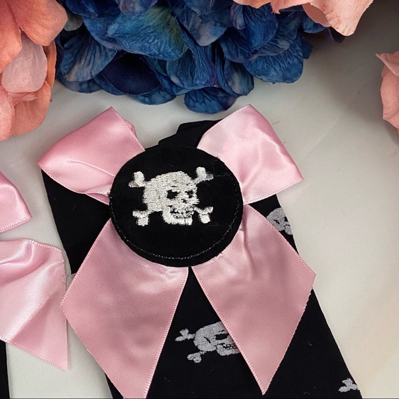 Gothic Long Black Knee High Stockings with Skulls & Pink Bows - Picture 14 of 16